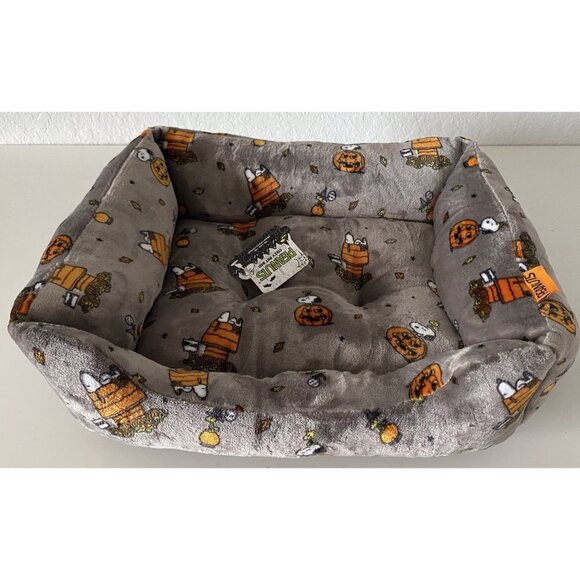 Peanuts Snoopy Small Dog Pet Cozy Cuddler Bed Halloween Pumpkin Fall Woodstock - Picture 1 of 15
